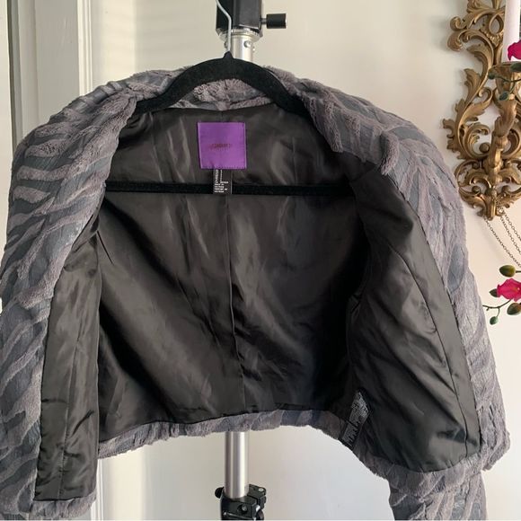 FOREVER 21 Faux Fur Crop Jacket - Picture 11 of 11